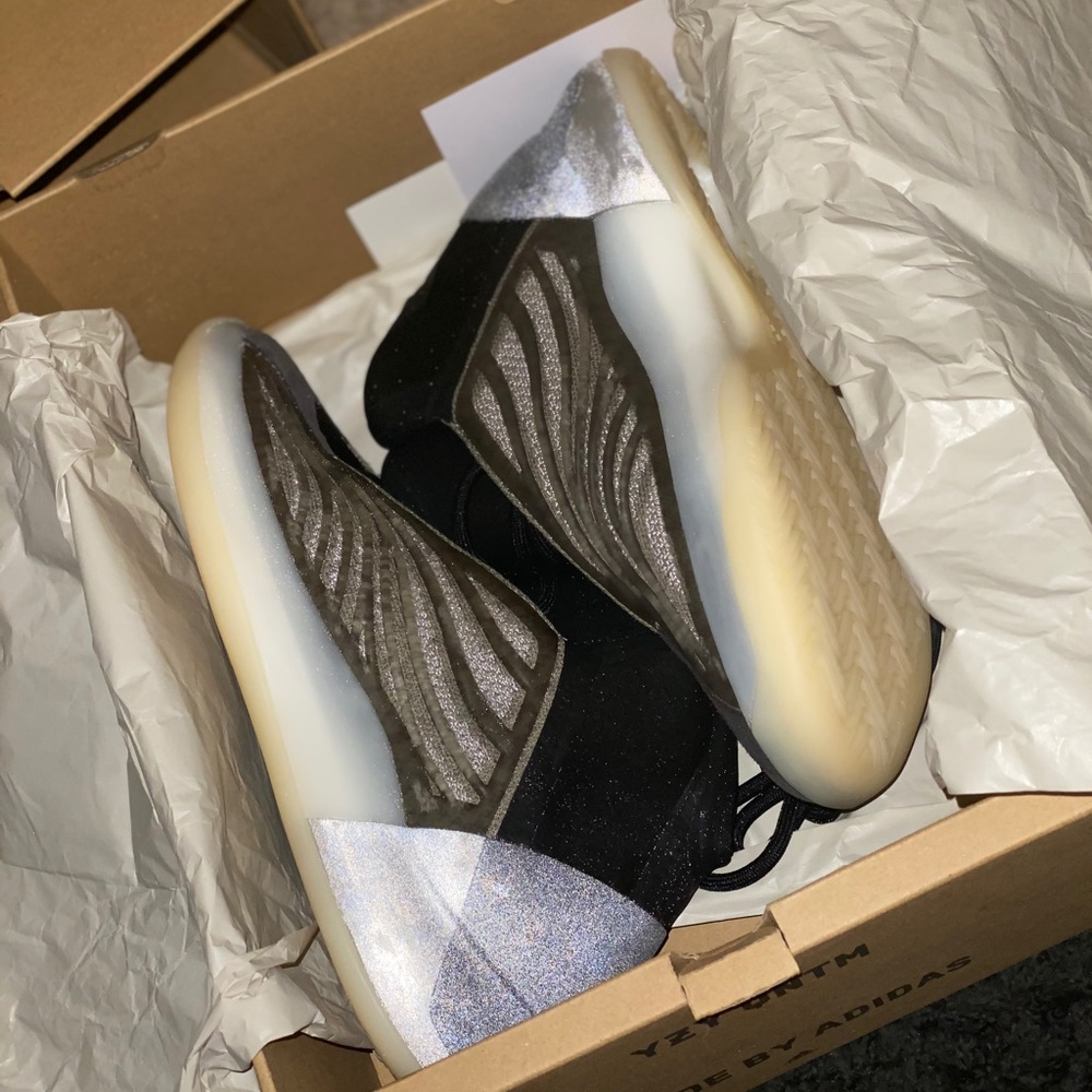 Yeezy Quantum Barium
